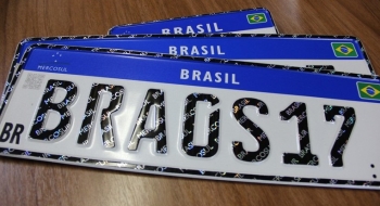 Placas Mercosul poderão voltar a ter identificação de estados e municípios